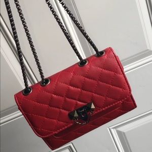 Purse only worn once, still in great condition!!